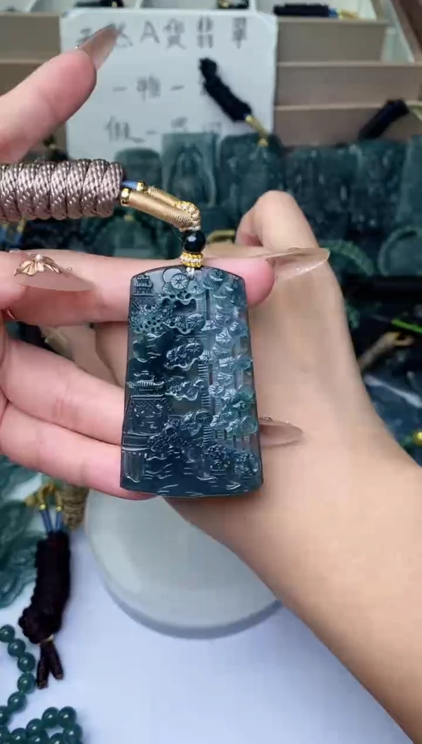 颈饰未镶嵌翡翠
