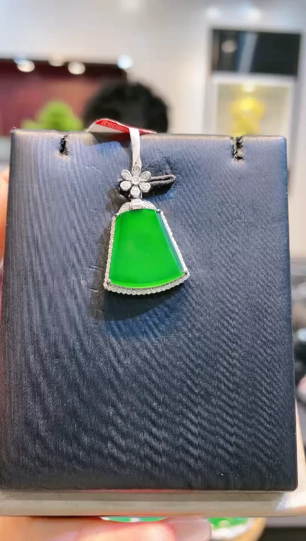 【闪购商品】翡翠颈饰18K金镶嵌A46天然A货翡翠吊坠
