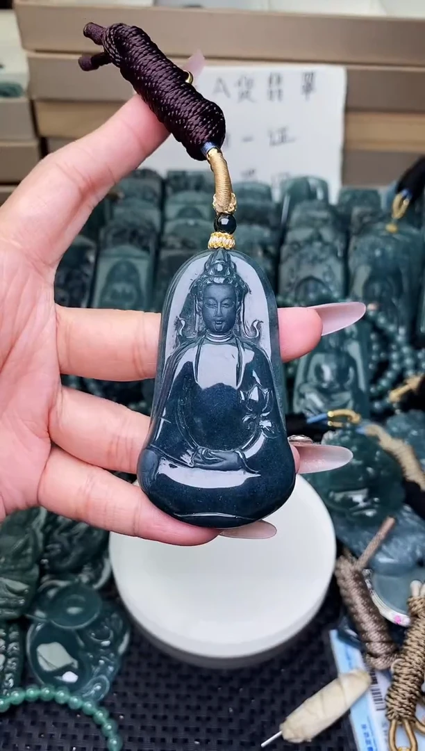 颈饰未镶嵌翡翠