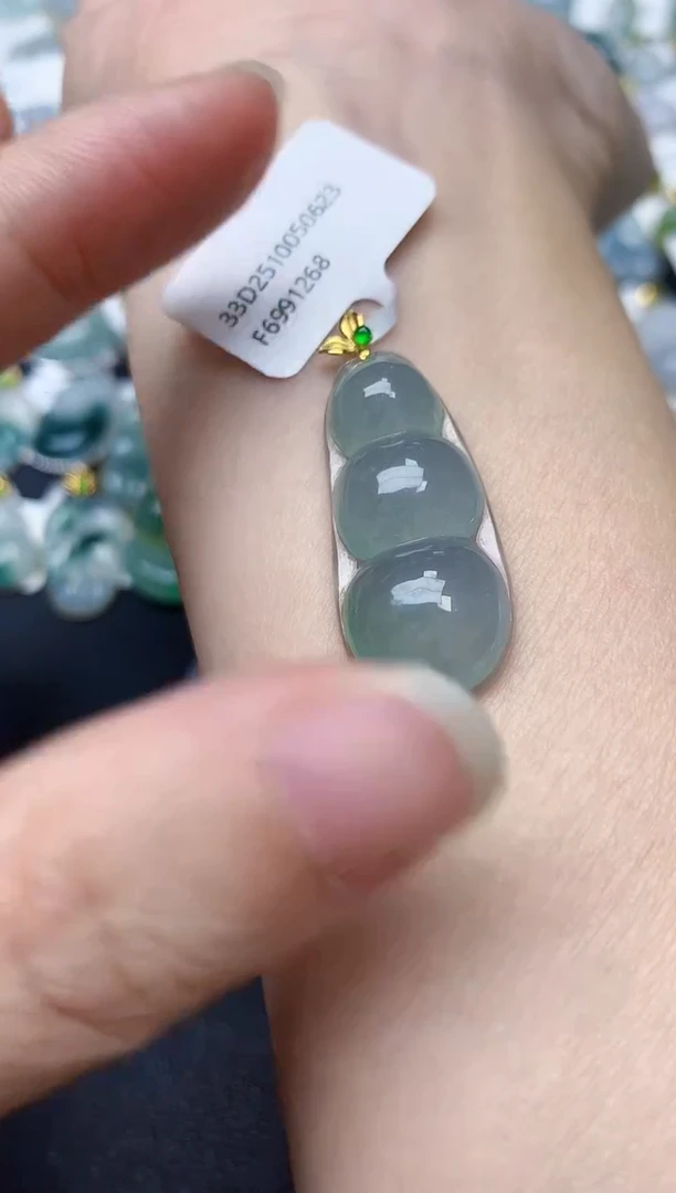 颈饰18K金镶嵌翡翠天然缅甸A货翡翠