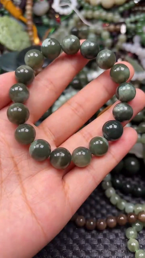 和田玉未镶嵌颈饰1