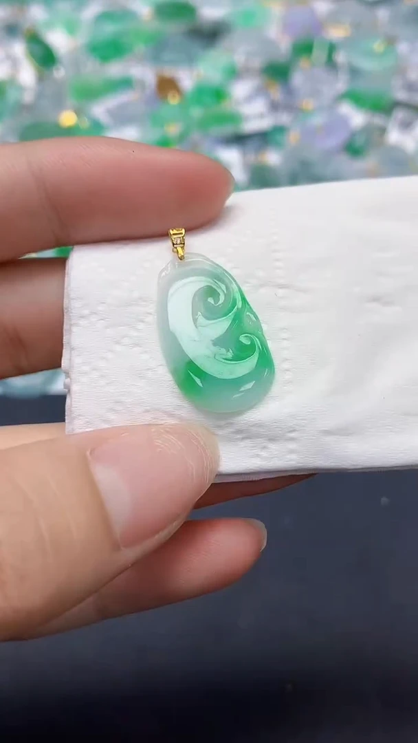 翡翠18K金镶嵌颈饰天然缅甸a货翡翠