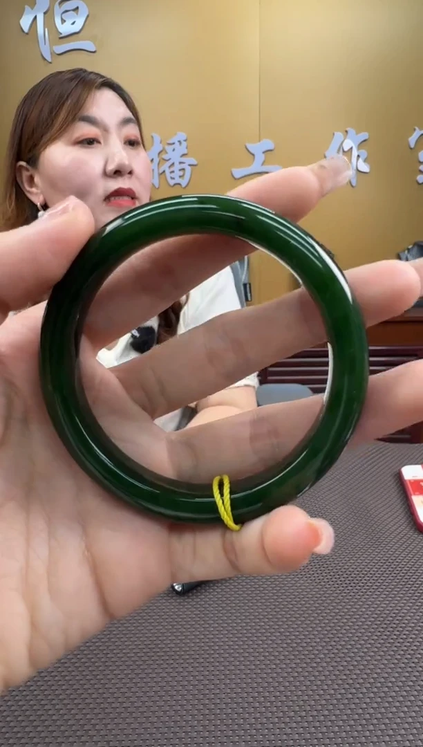 【闪购商品】和田玉手镯未镶嵌59