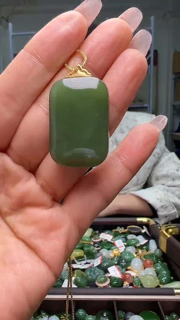 颈饰18K金镶嵌和田玉（多样性发货.发其一)12.28.26