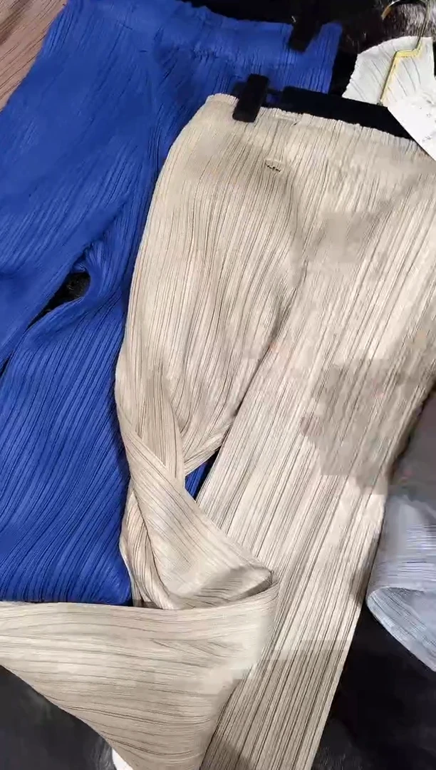 何3094燕麦色裤子