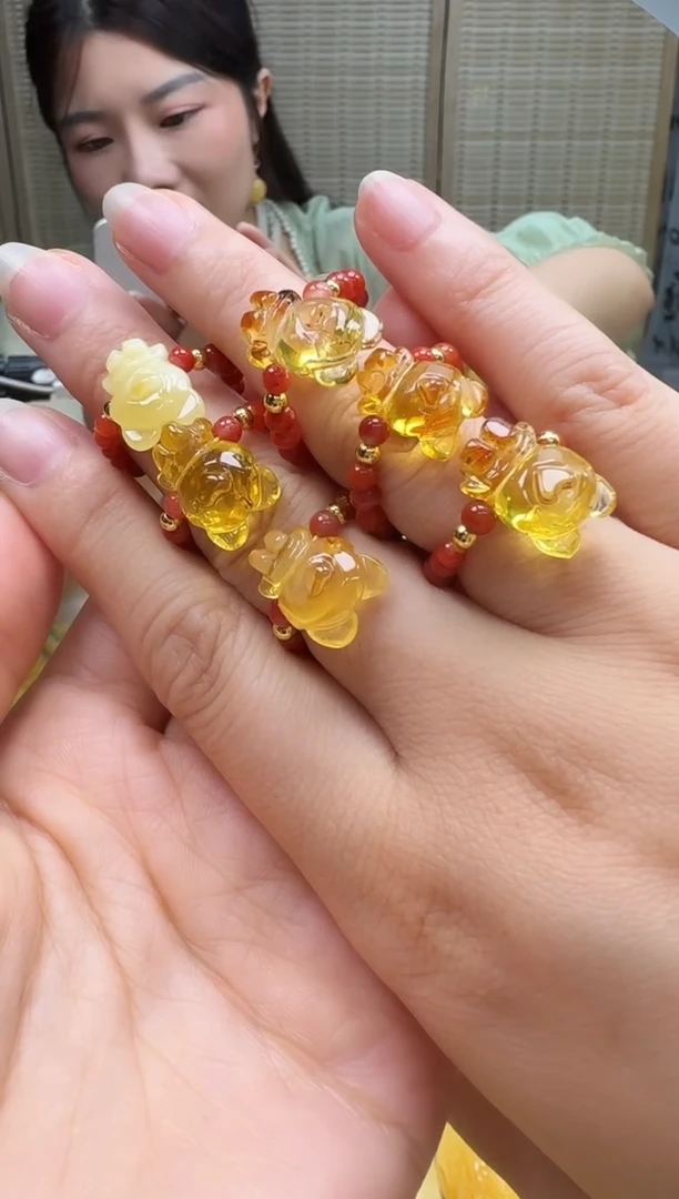 未镶嵌琥珀裸石随机一个