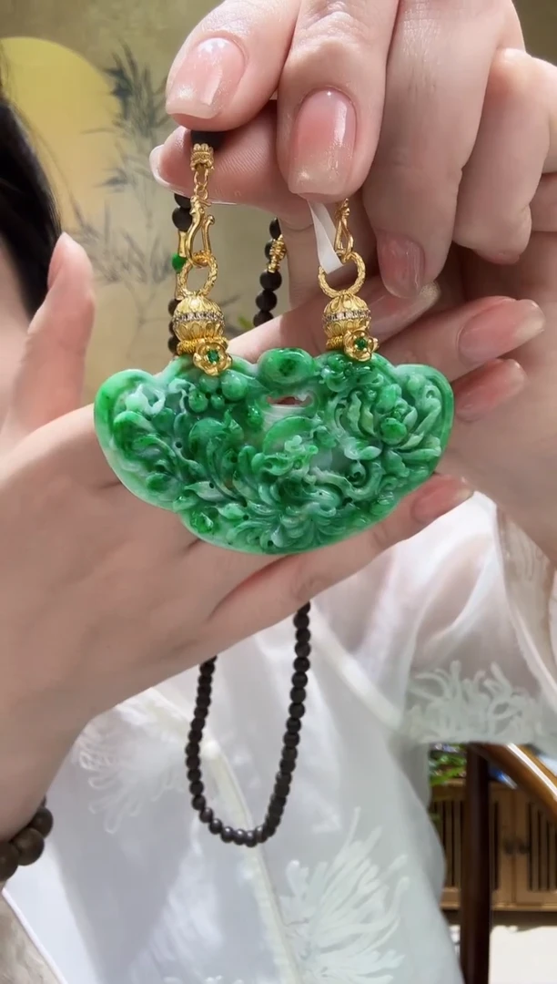 颈饰未镶嵌翡翠吊坠