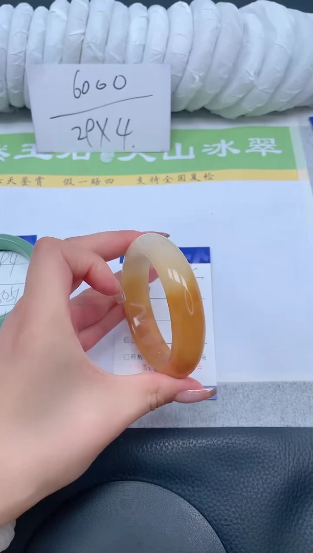 【闪购商品】石英质玉手镯未镶嵌A95-56+