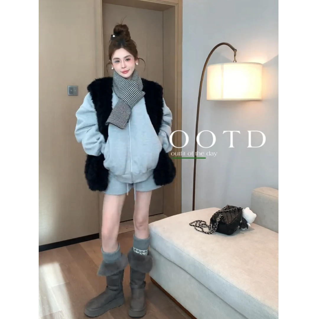 流行一整套2025秋冬新款韩版气质减龄慵懒风上衣马甲短裤三件套