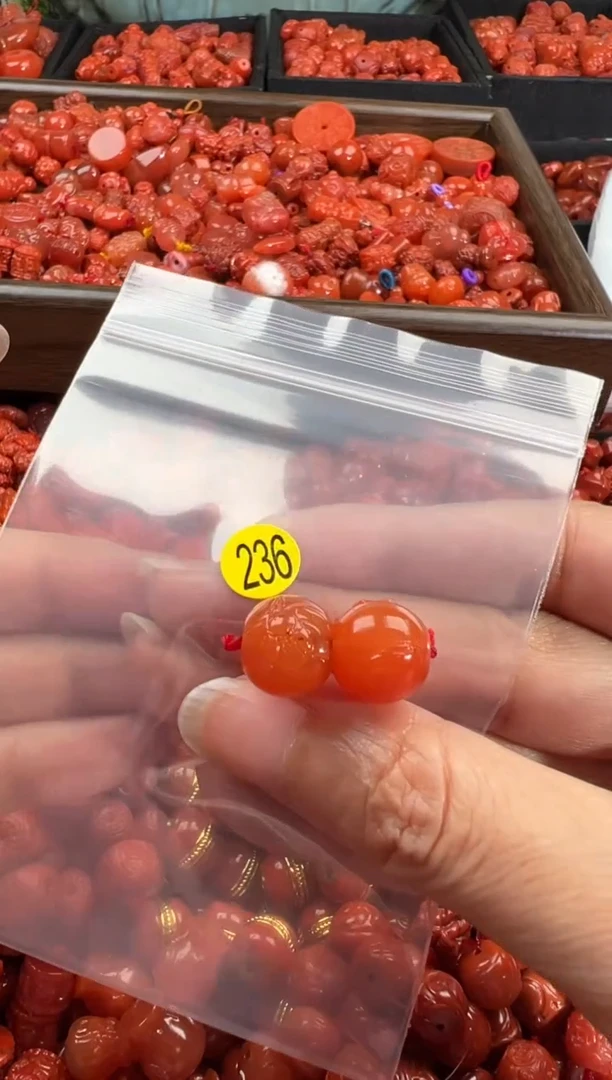 南红玛瑙未镶嵌颈饰1
