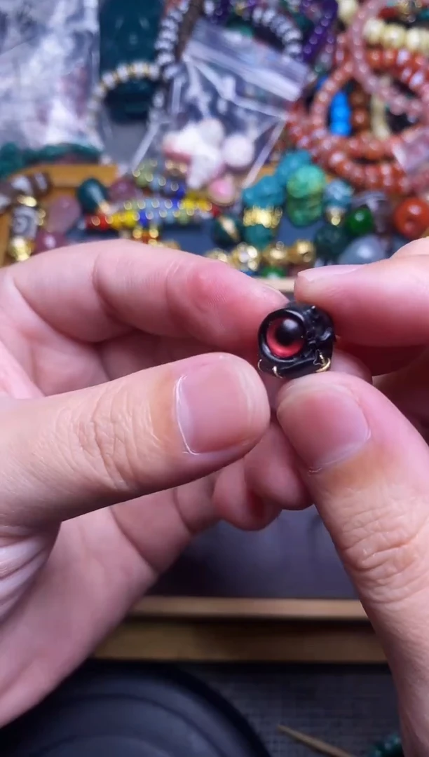 琉璃颈饰黑色怒目呆 单个发