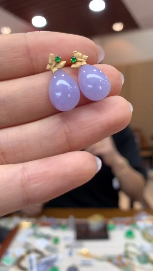 18K金镶嵌翡翠耳饰耳钉