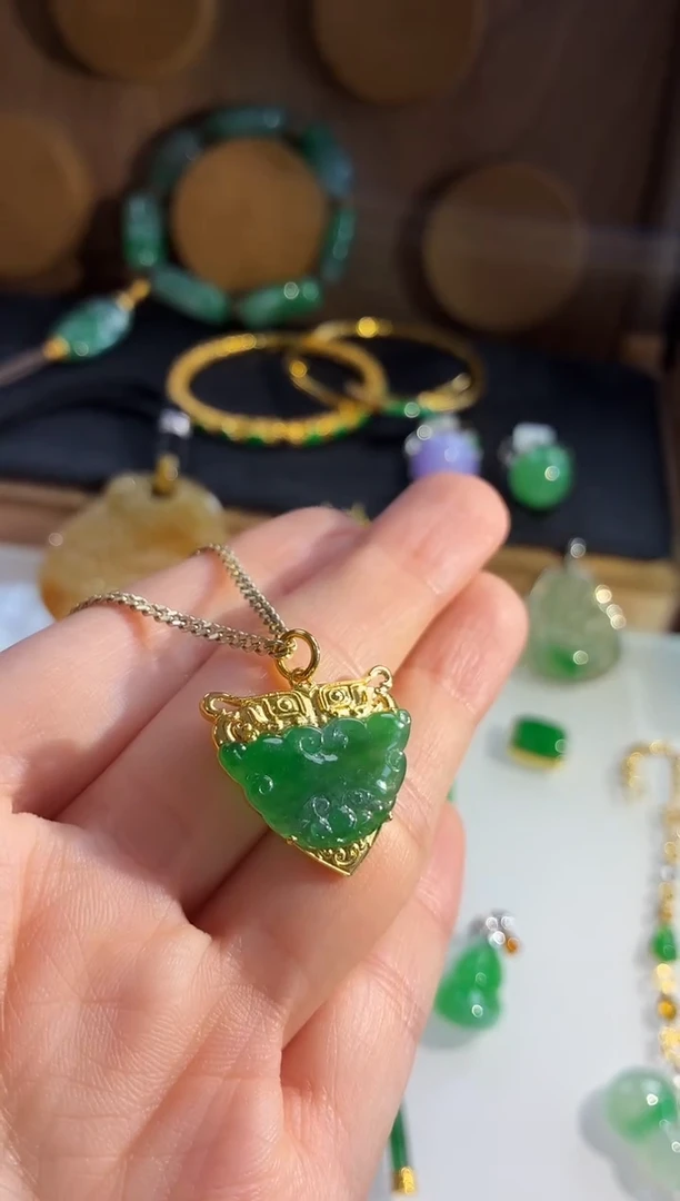 吊坠(不含链)18K金镶嵌翡翠吊坠