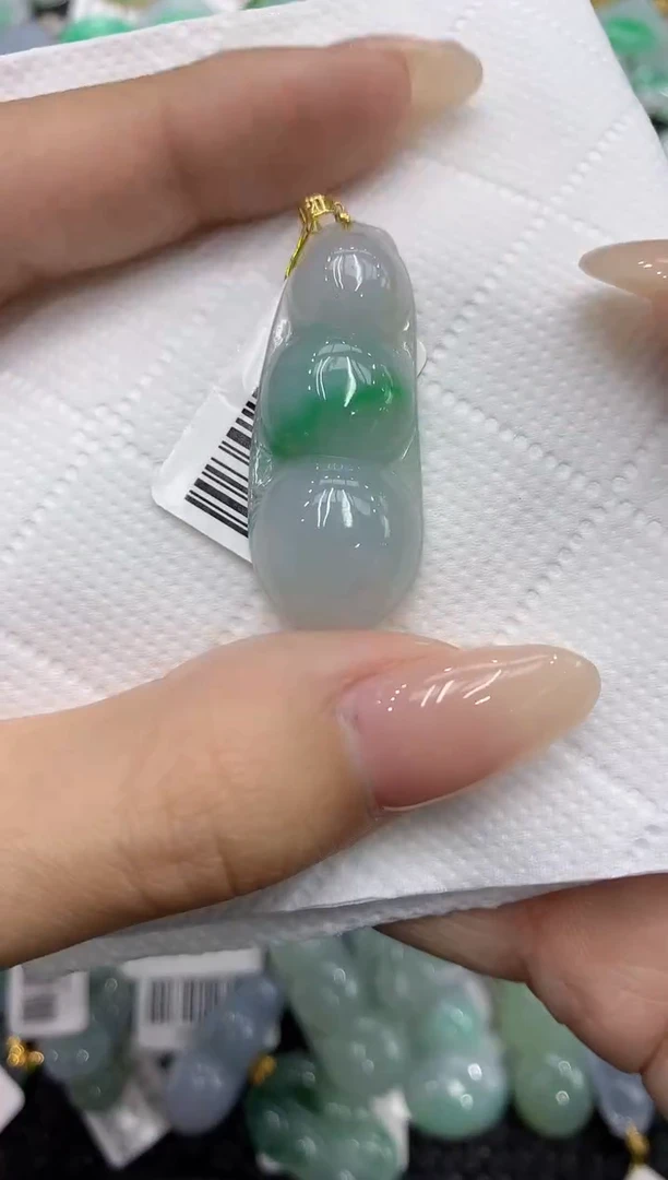 翡翠18K金镶嵌颈饰111111111111