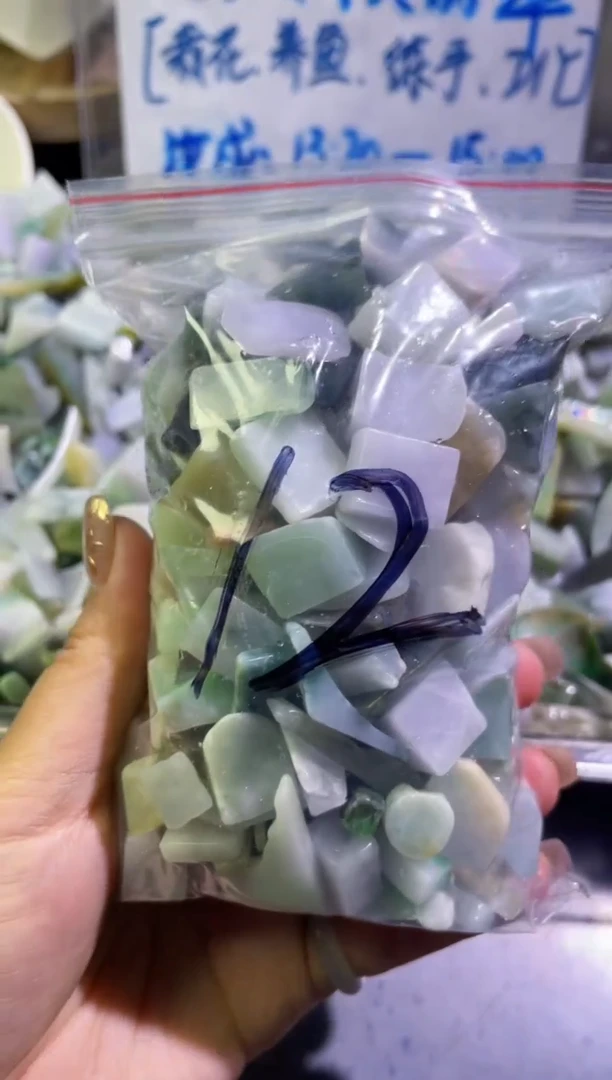 翡翠未镶嵌颈饰天然翡翠小号500克12