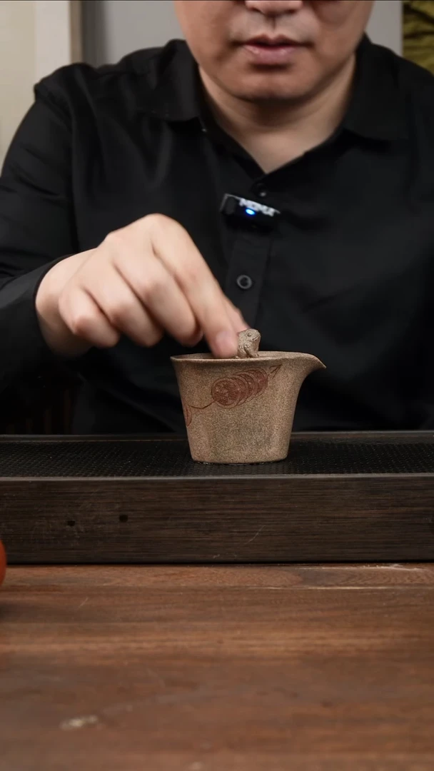 茶杯紫砂钰*还原烧金蟾手抓汉瓦  ！    120CC