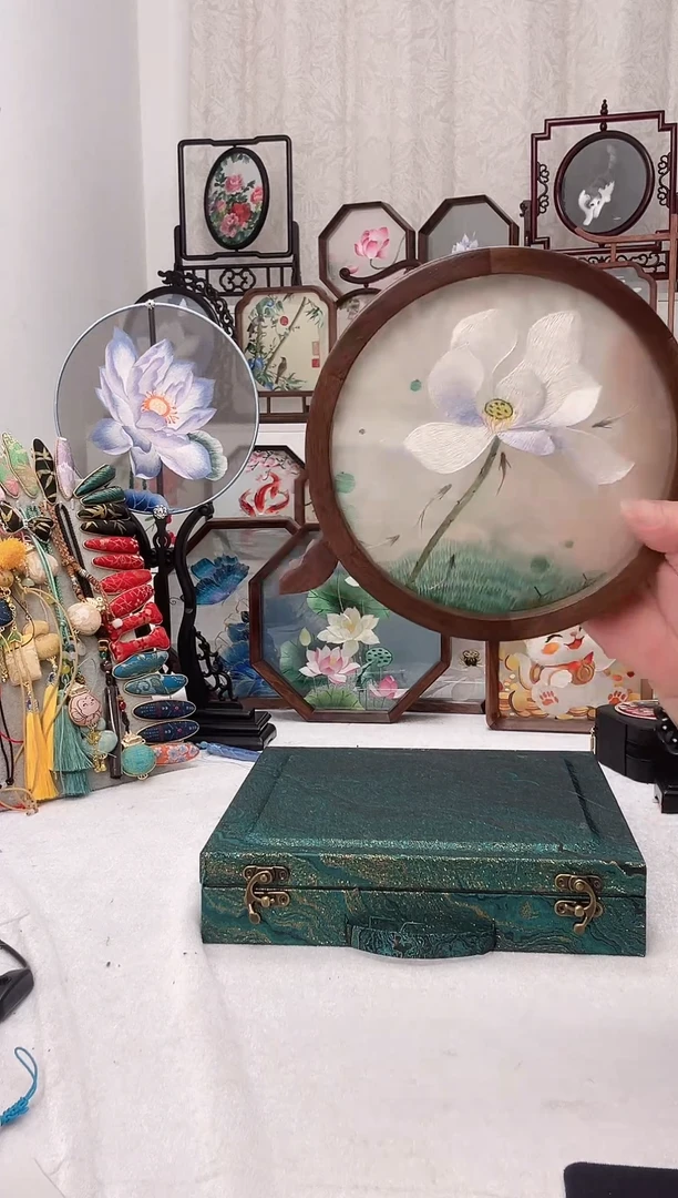 扇子苏绣作品手工摆台