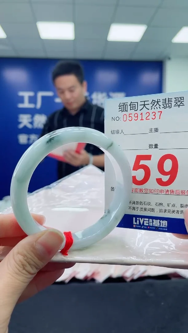 未镶嵌手镯翡翠天然翡翠手镯