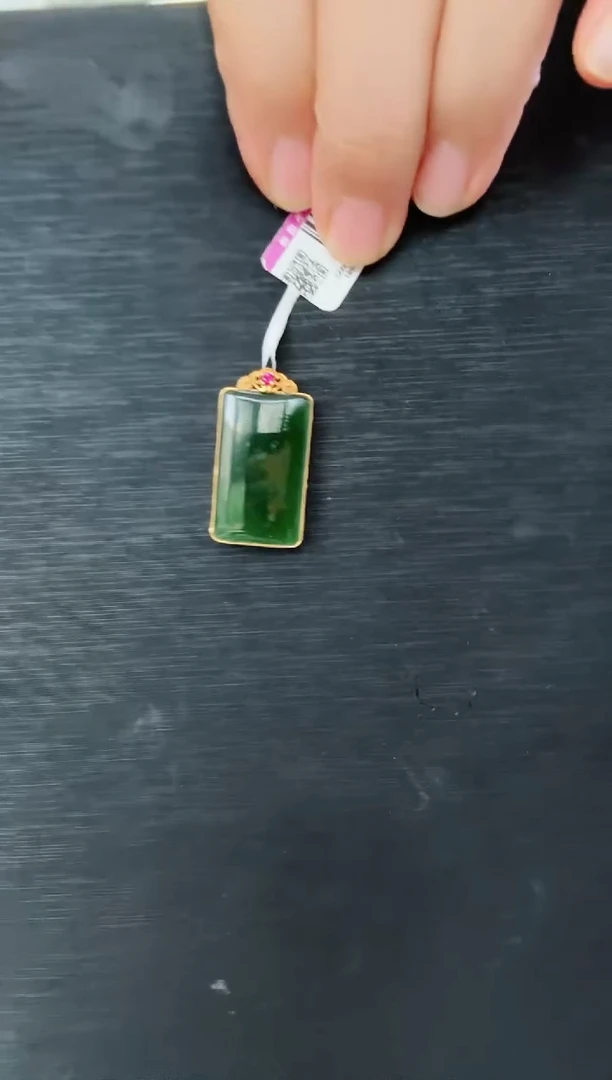 和田玉18K金镶嵌颈饰吊坠