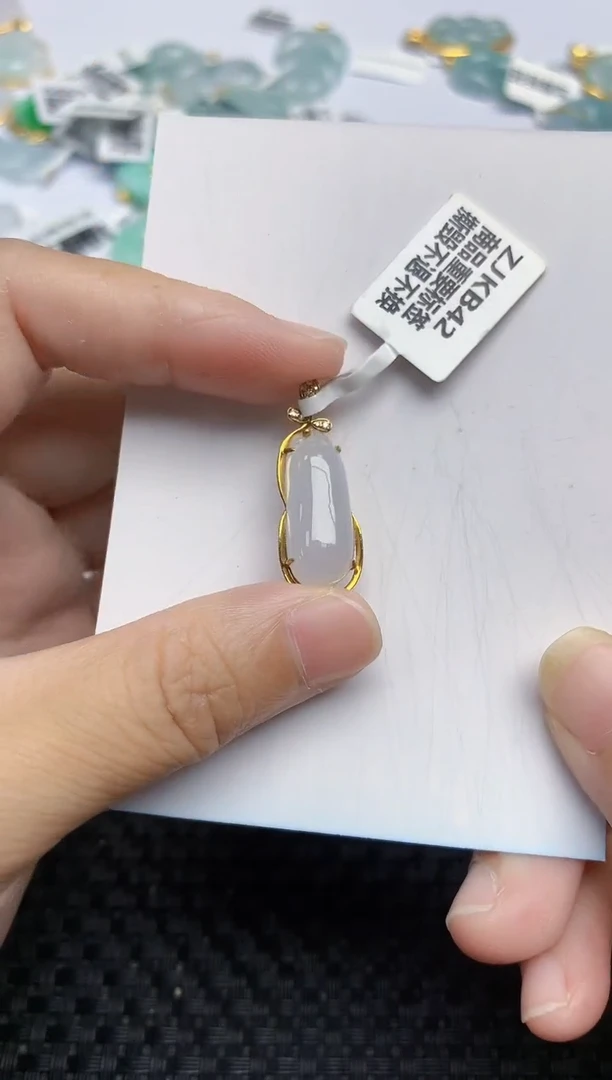 翡翠18K金镶嵌颈饰天然翡翠A货