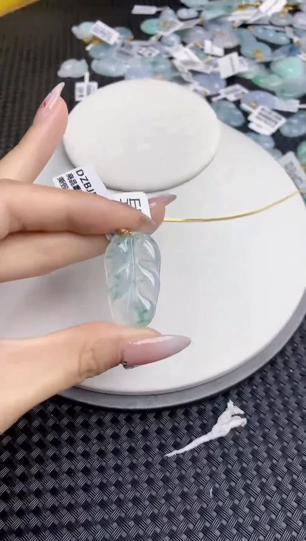 【闪购商品】翡翠颈饰18K金镶嵌天然翡翠A货