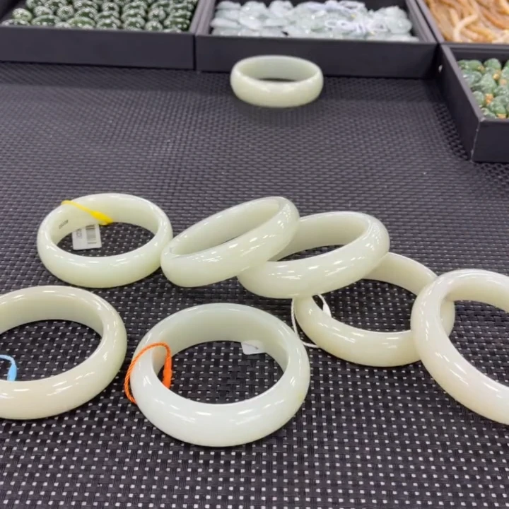 【老郑家】和田玉手镯一支(多样性发1件)