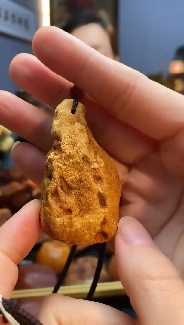 琥珀颈饰未镶嵌挂件