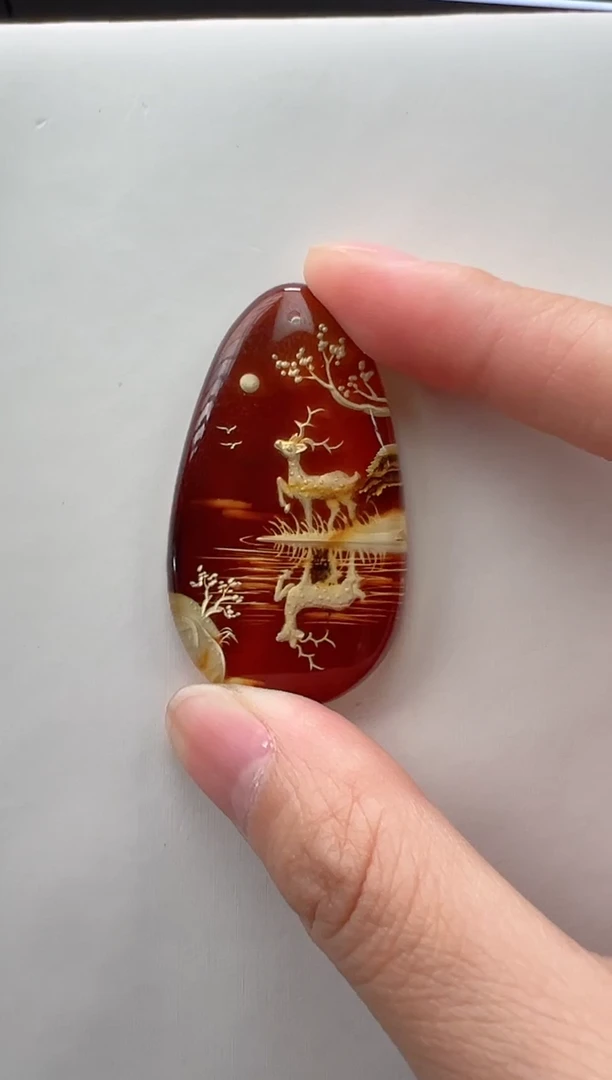 未镶嵌颈饰琥珀小鹿