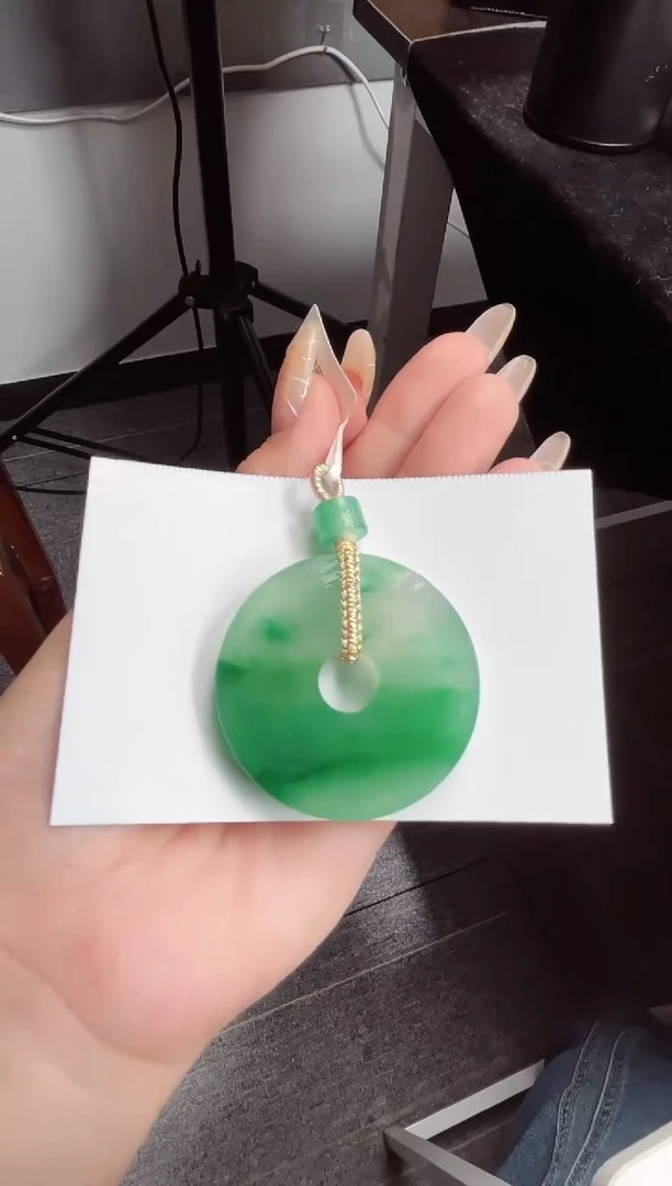 吊坠(赠链)未镶嵌石英质玉（非洲翠）19.289平安扣