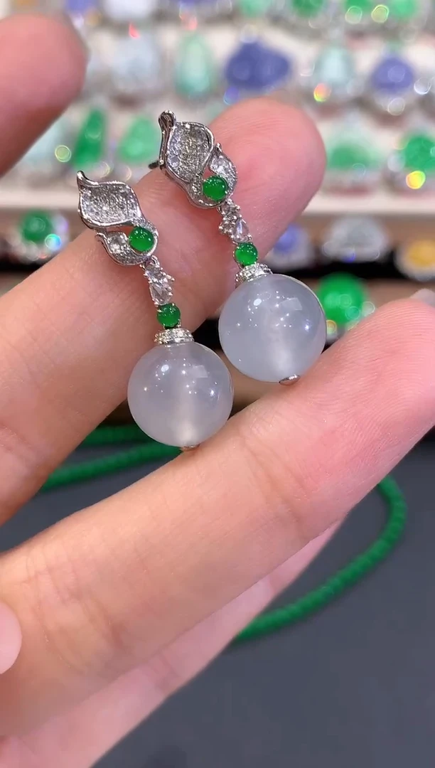 18K金镶嵌翡翠耳饰a110