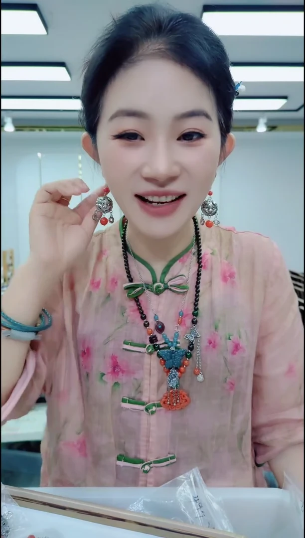 无合金1159醒狮耳坠一对