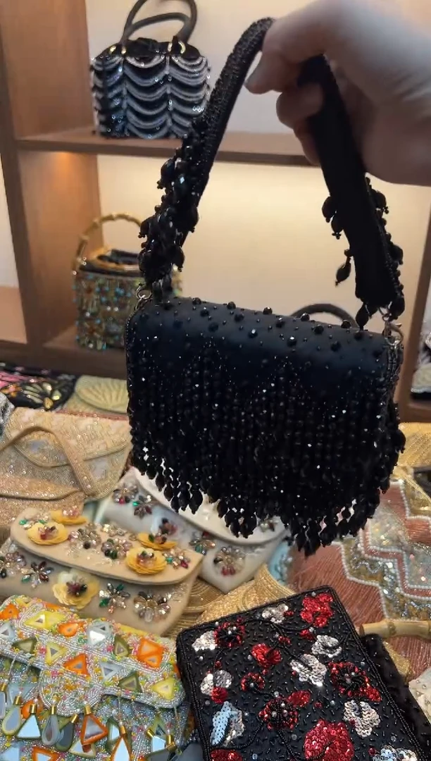 织物百格汇手工串珠包