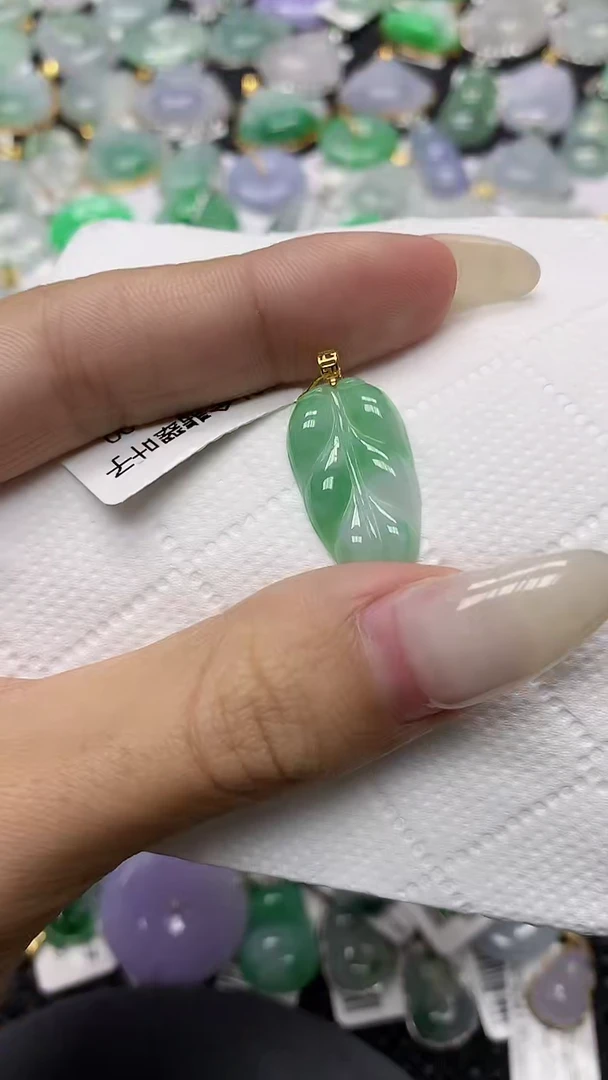 颈饰18K金镶嵌翡翠11111111111