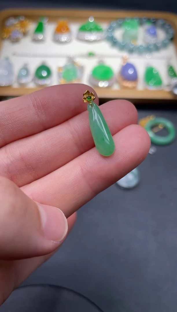 翡翠18K金镶嵌颈饰14.......