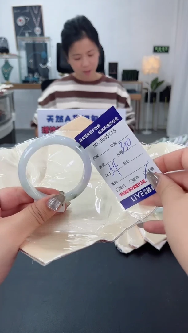 【闪购商品】翡翠手镯未镶嵌天然翡翠A货