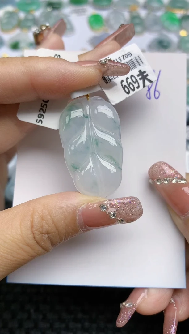 【闪购商品】翡翠颈饰18K金镶嵌天然A货翡翠 86