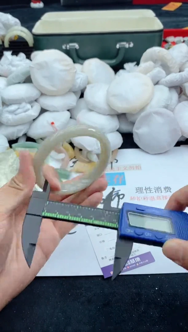 【闪购商品】石英质玉手镯未镶嵌70+62-63