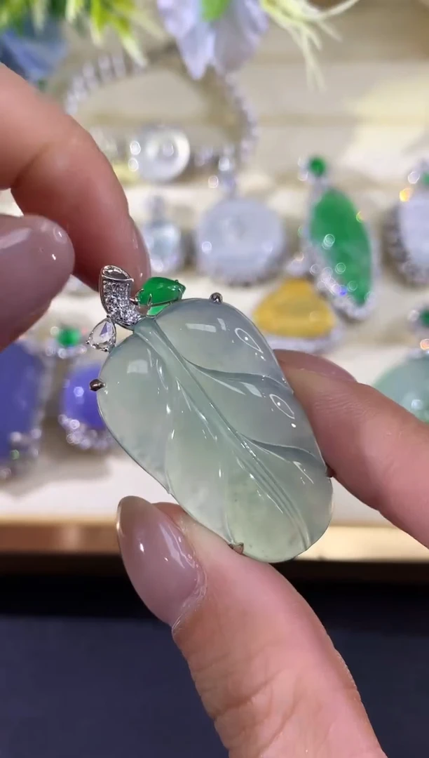 颈饰18K金镶嵌翡翠A57多样性发其一