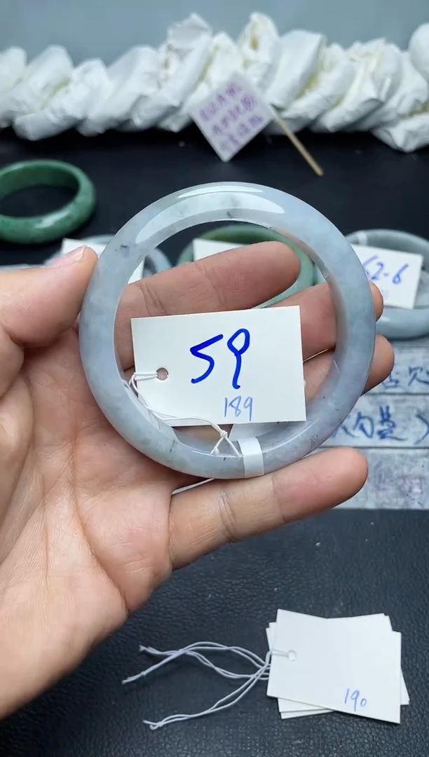 未镶嵌手镯翡翠?***妹189