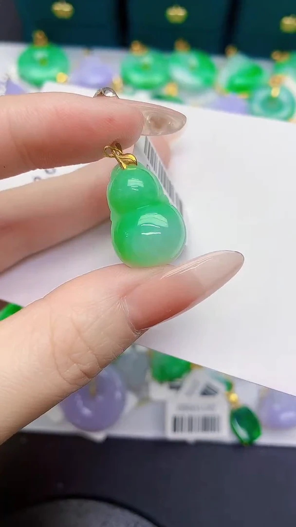 颈饰18K金镶嵌翡翠 缅甸天然翡翠A货