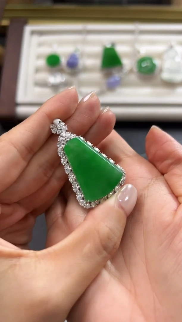 颈饰18K金镶嵌翡翠KGJH1212-129