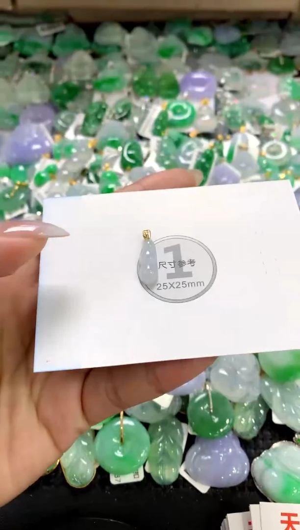 颈饰18K金镶嵌翡翠1111111111111111