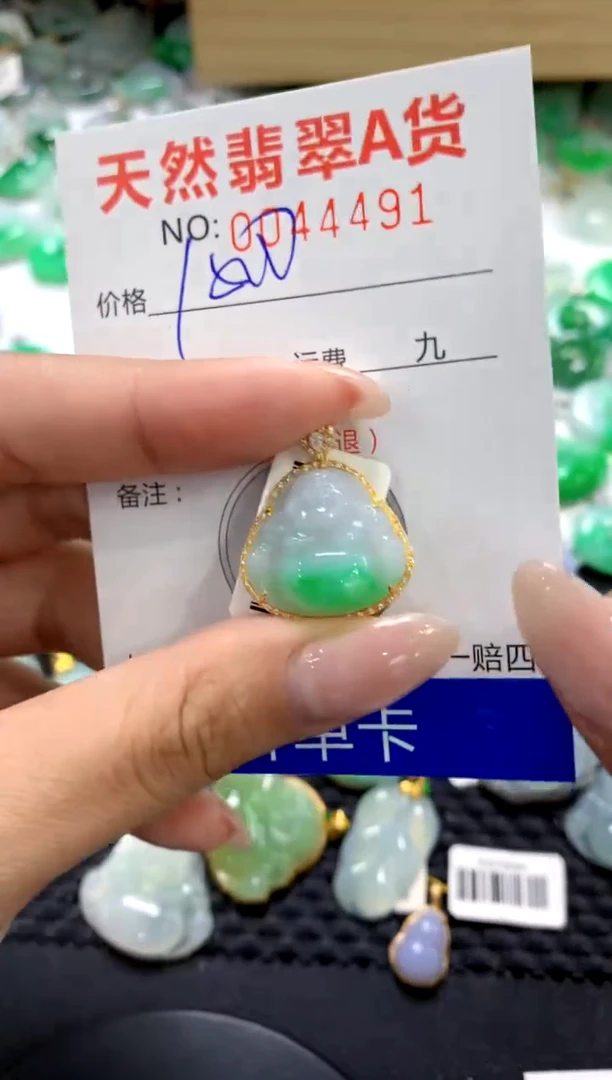 翡翠18K金镶嵌颈饰1111111111111111