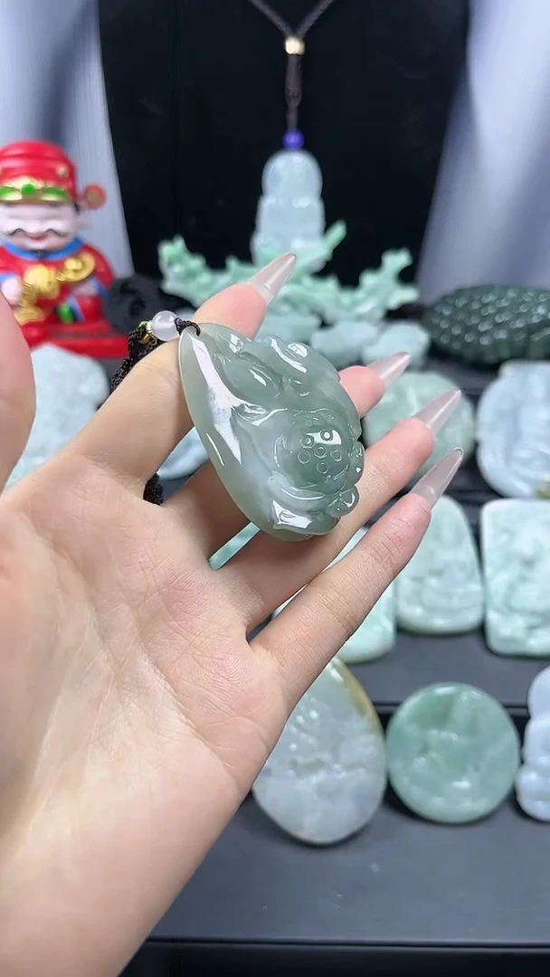 【闪购商品】翡翠颈饰未镶嵌荷叶鱼