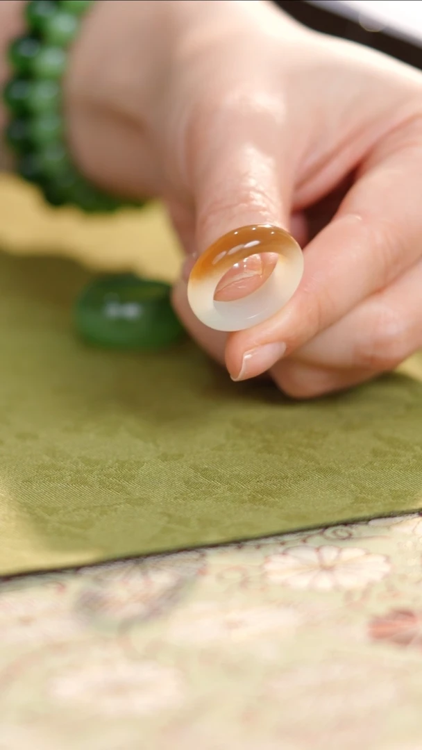 未镶嵌戒指和田玉一口糖戒指