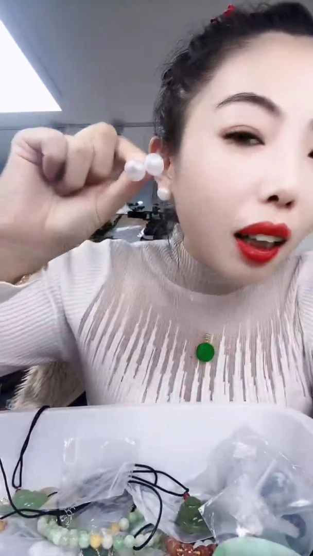 【闪购商品】拼合珍珠（马贝珠）耳饰银S925镶嵌贝珠耳钉