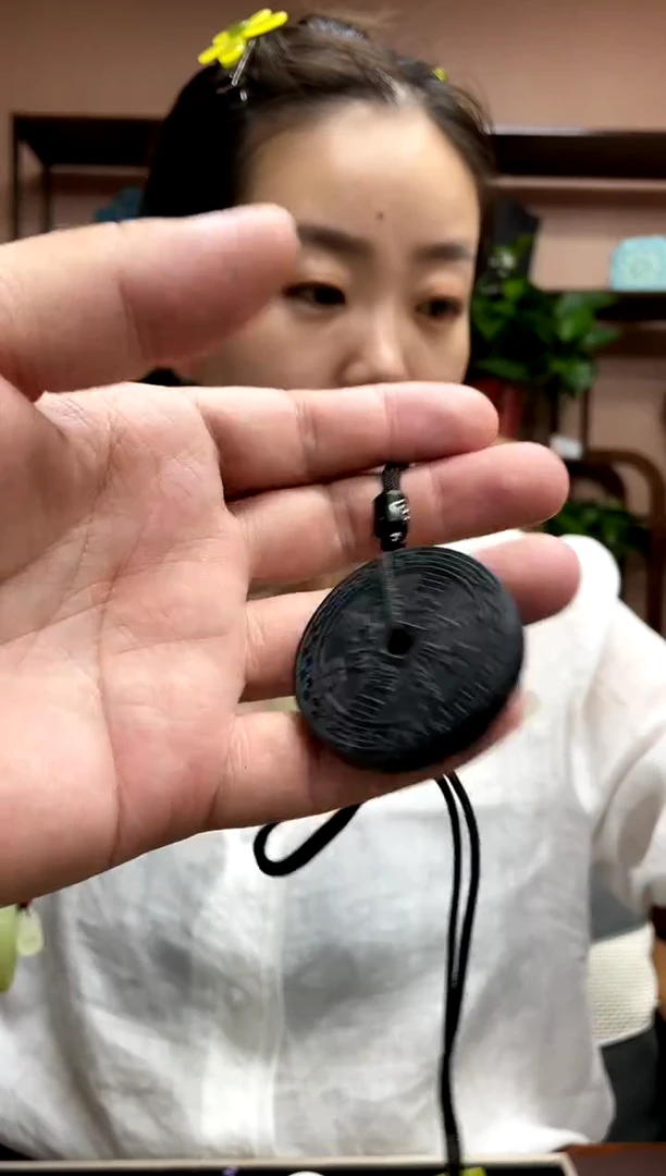 岫玉未镶嵌吊坠·
