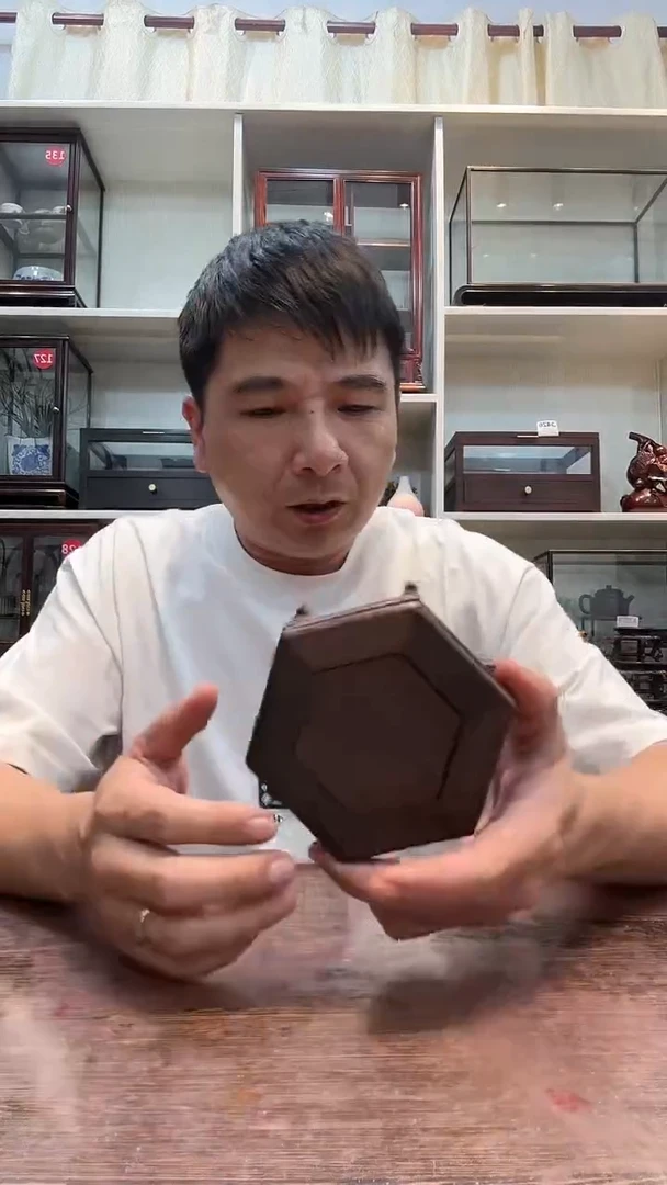 鸡翅木六角摆台480