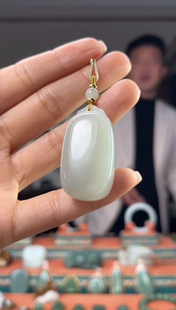 颈饰未镶嵌和田玉佩佩