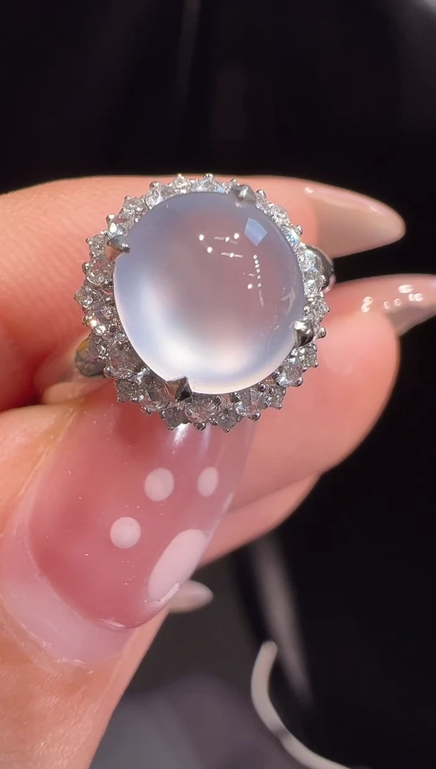 18K金镶嵌戒指翡翠戒指